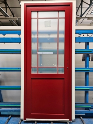 Porte d'entrée avec croisillons asymétriques