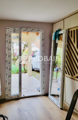 Porte-fenêtre asymétrique